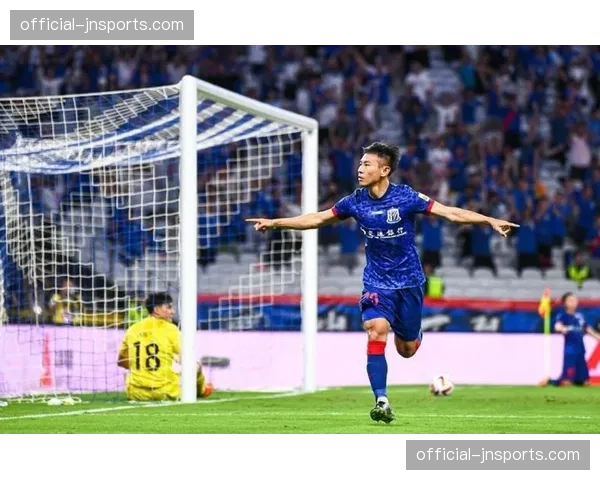 消息：前国脚于汉超宣布赛季末退役，其标志性下底传中成时代记忆