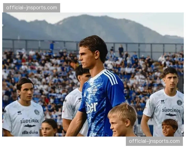 国际米兰客场4-3惊天逆转科莫，9分领跑终结冠军悬念